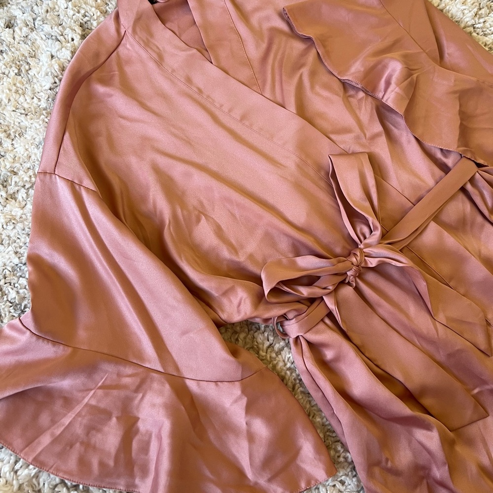 VS Silky Ruffled Robe